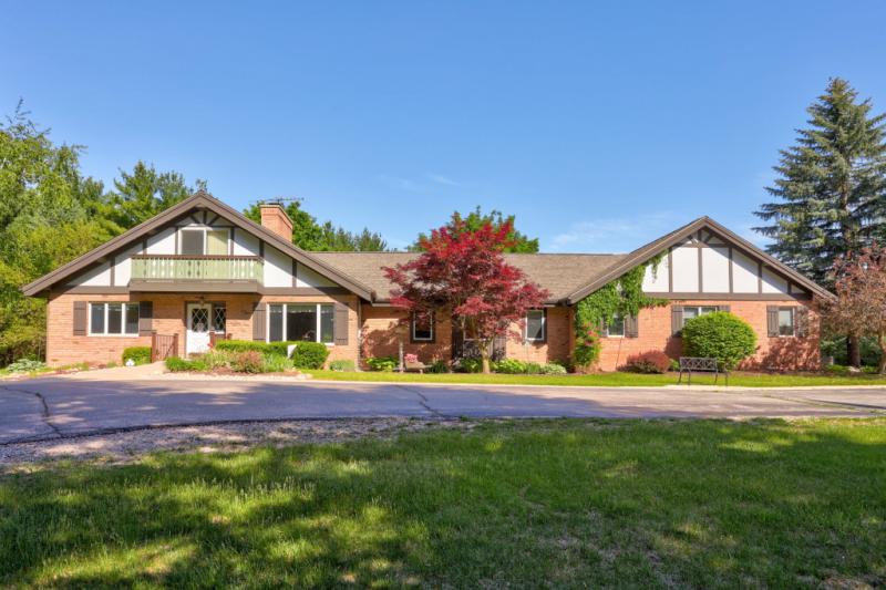 3771 Colwood Rd, Caro, MI 48723