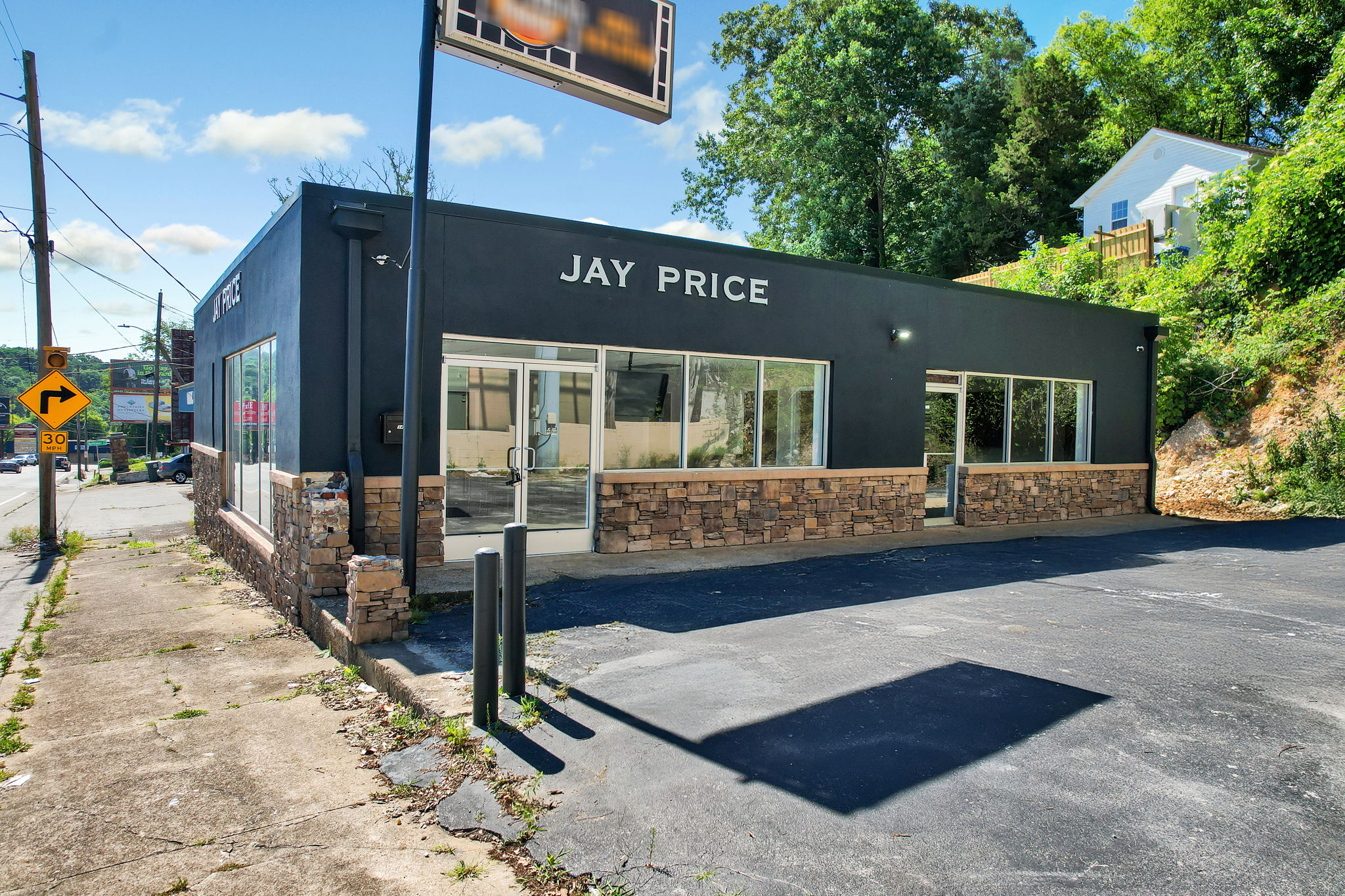 3450 Brainerd Rd, Chattanooga, TN 37411