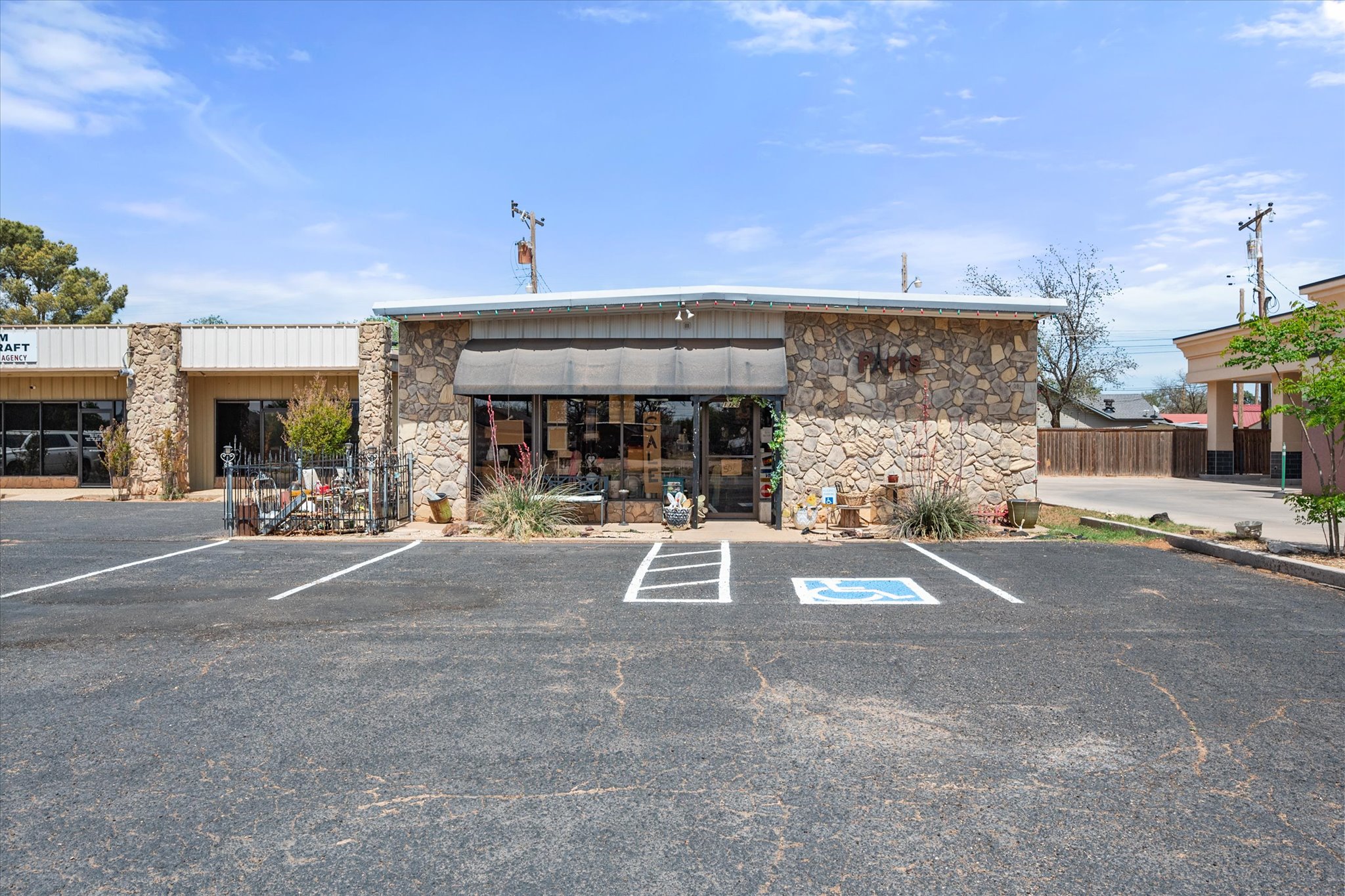 1926 Lockwood St, Tahoka, TX 79373