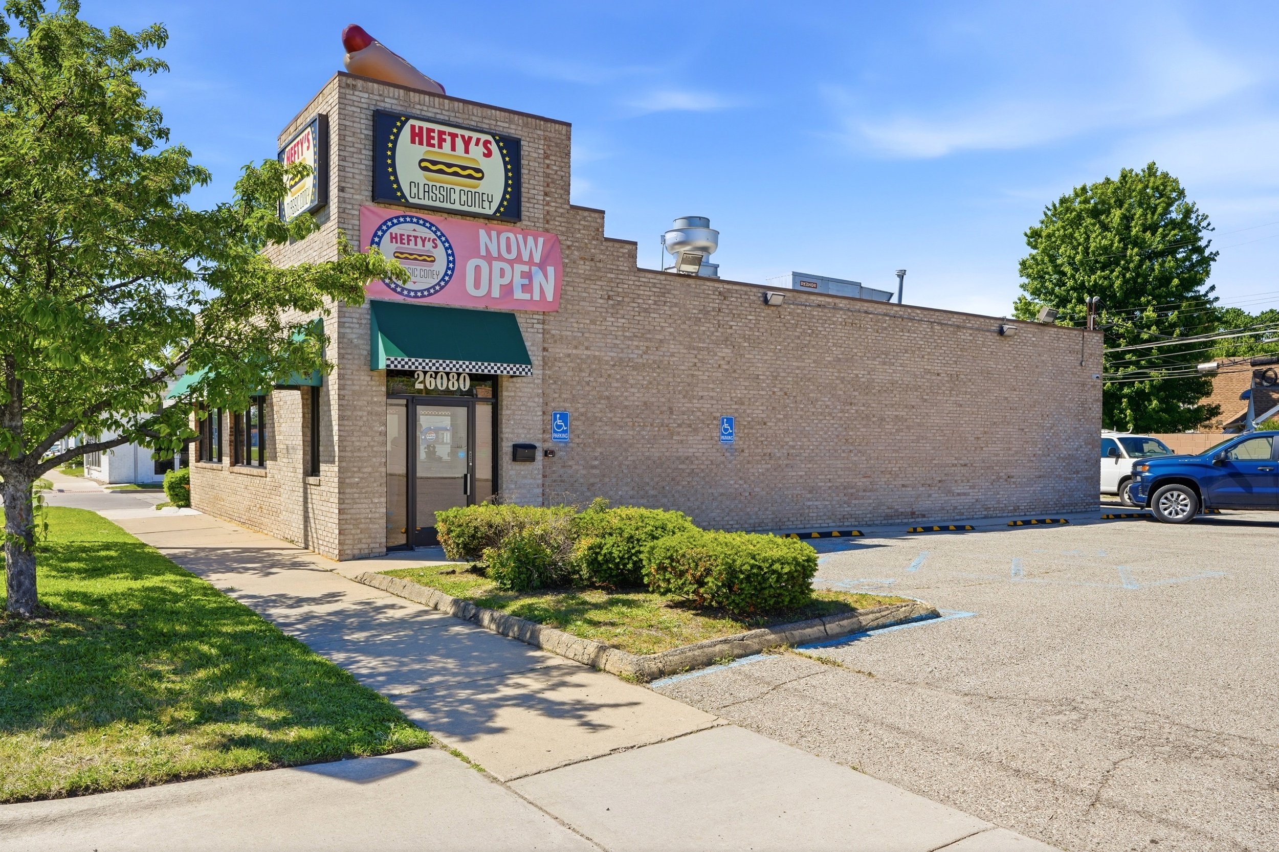 26080 Grand River Ave, Redford, MI 48240