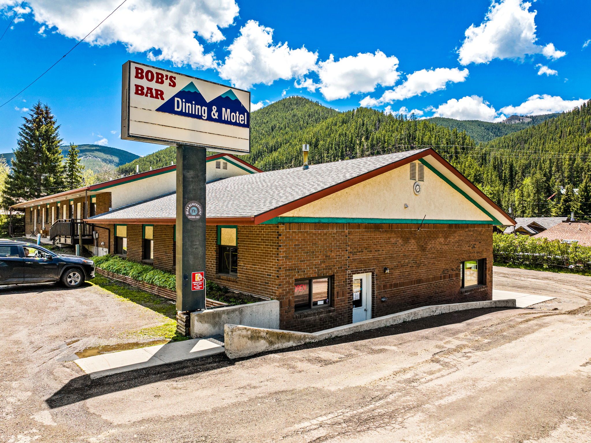 320 N Main St, Neihart, MT 59465