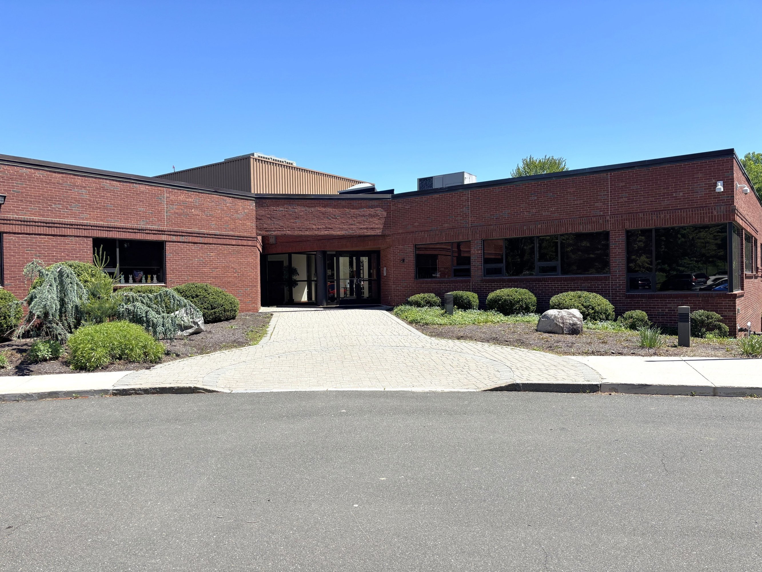 135 South Rd, Farmington, CT 06032