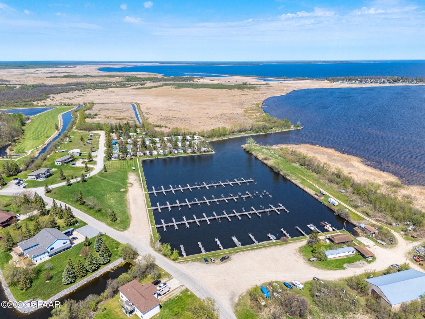 156 Lakeview Dr, Warroad, MN 56763