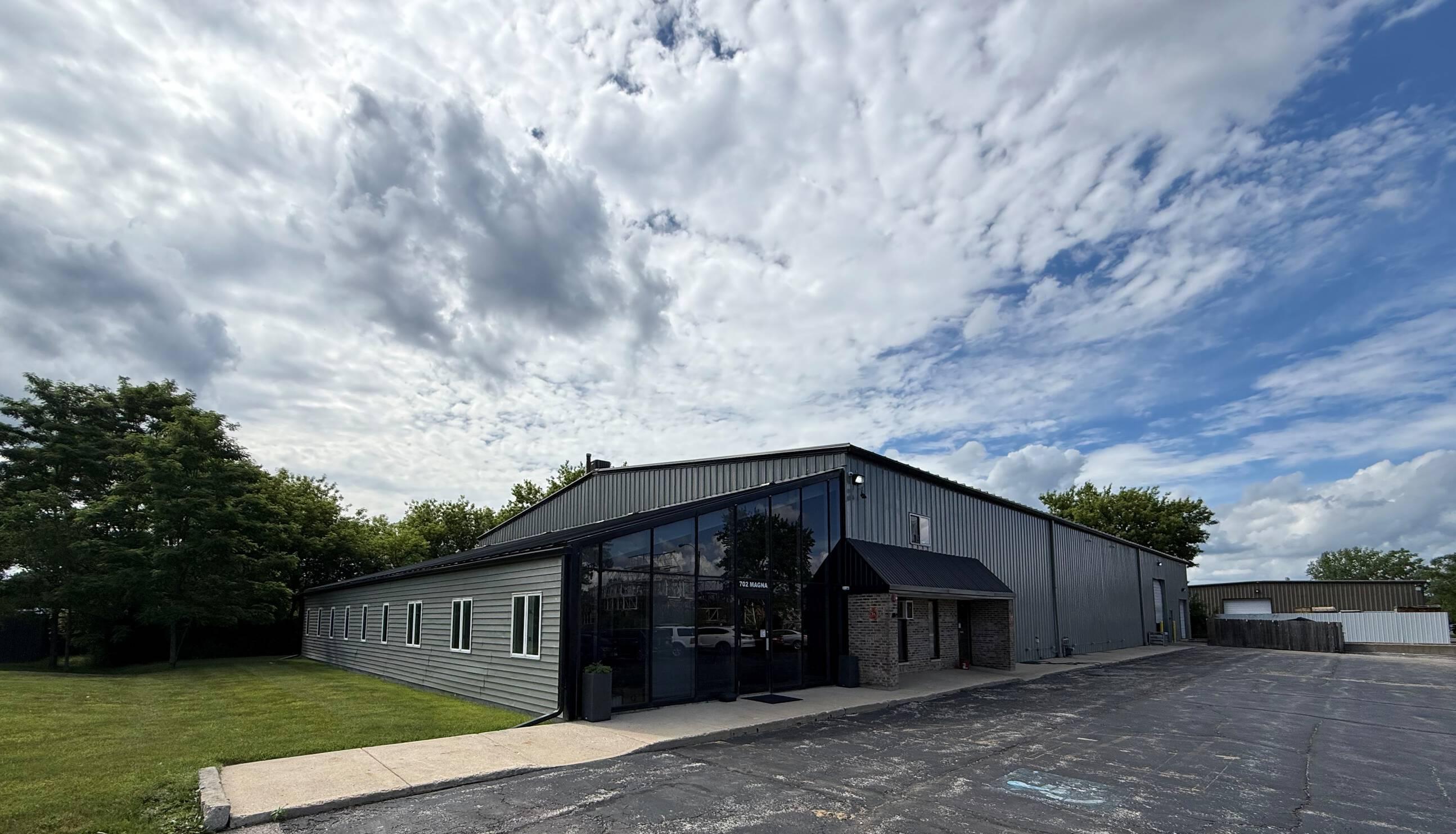 702 Magna Dr, Round Lake, IL 60073