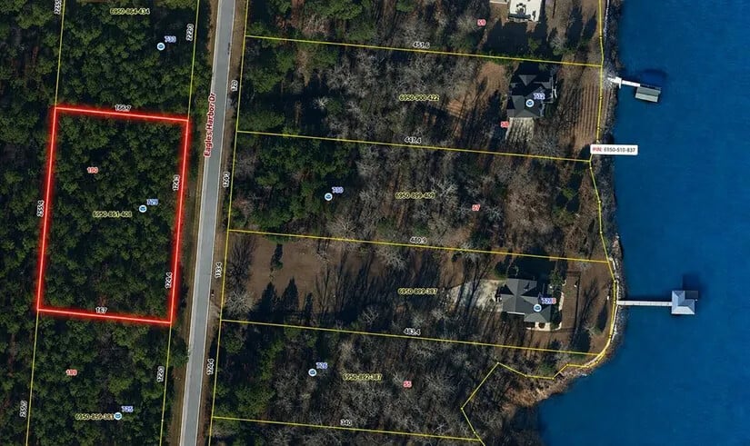 729 Eagles Harbor Dr, Hodges, SC 29653