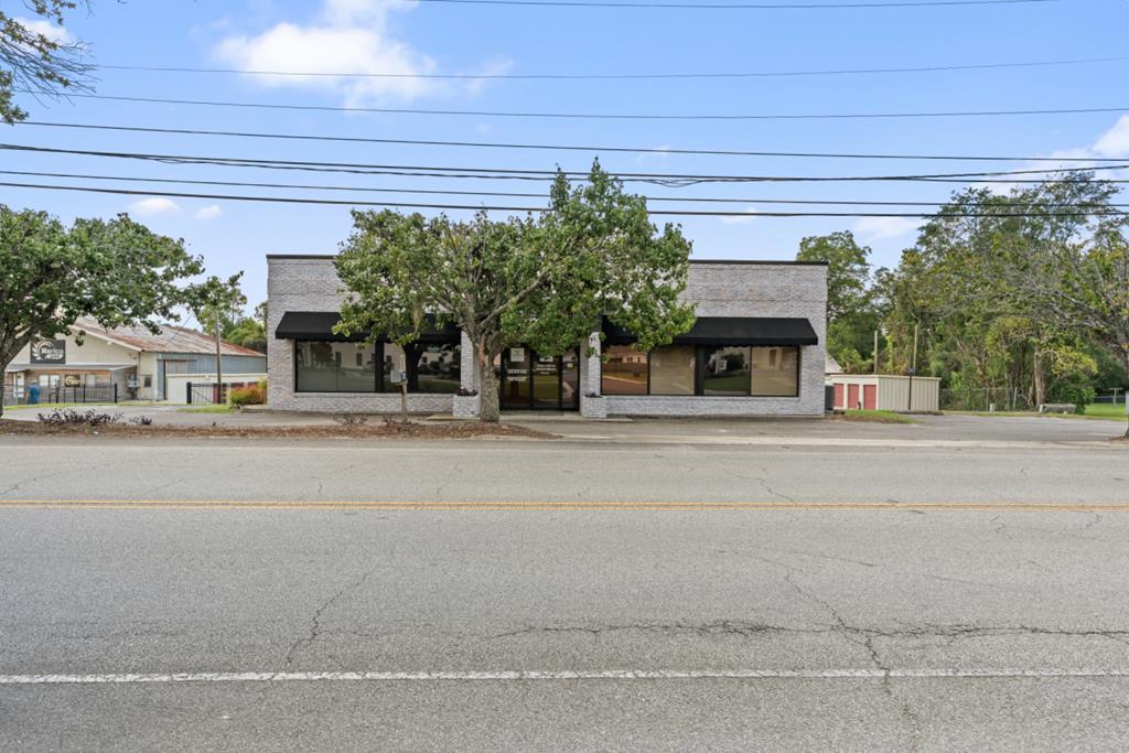 514 S Church St, Hahira, GA 31632