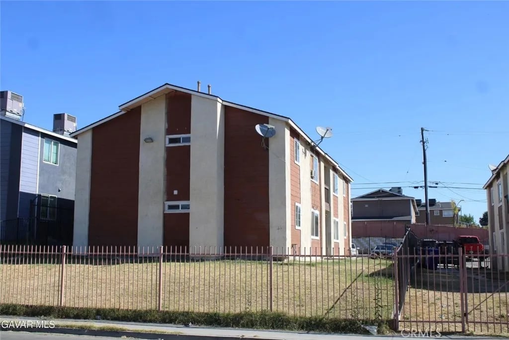 1308 Flower St, Bakersfield, CA 93305