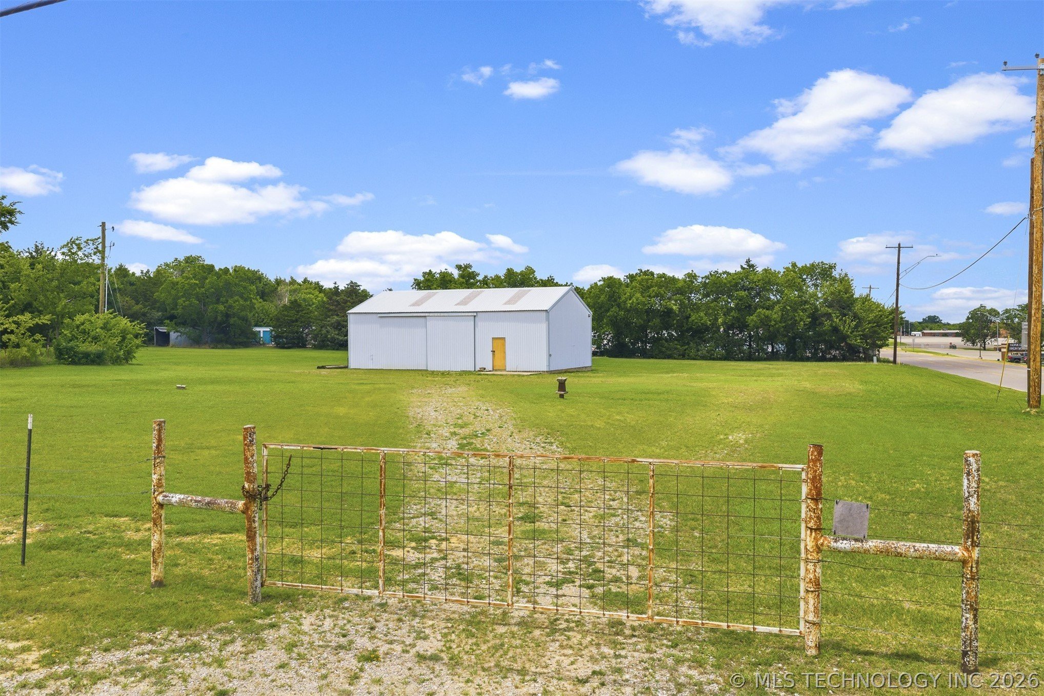 14 Cottonwood St, Lone Grove, OK 73443