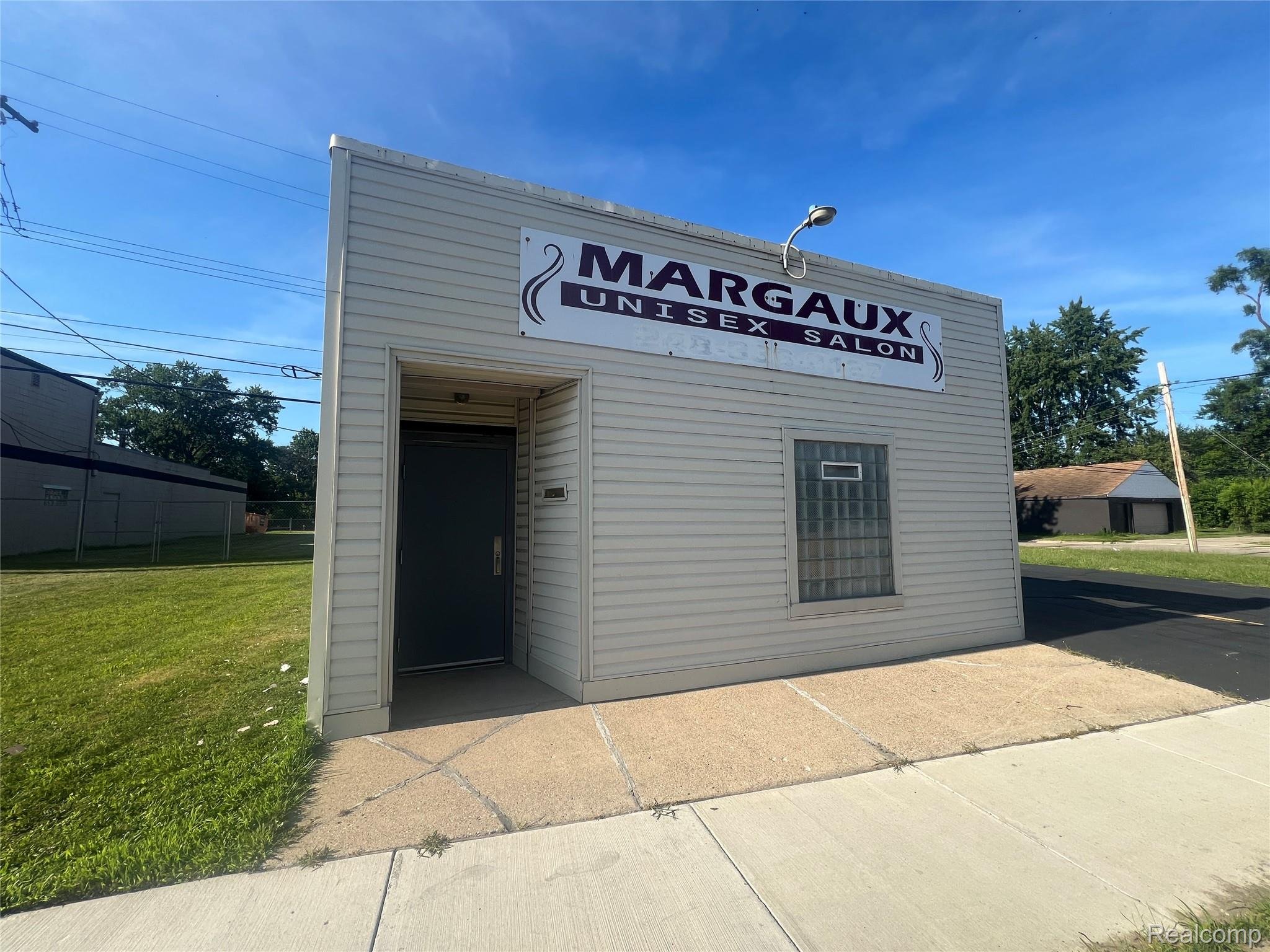 427 E 8 Mile Rd, Hazel Park, MI 48030