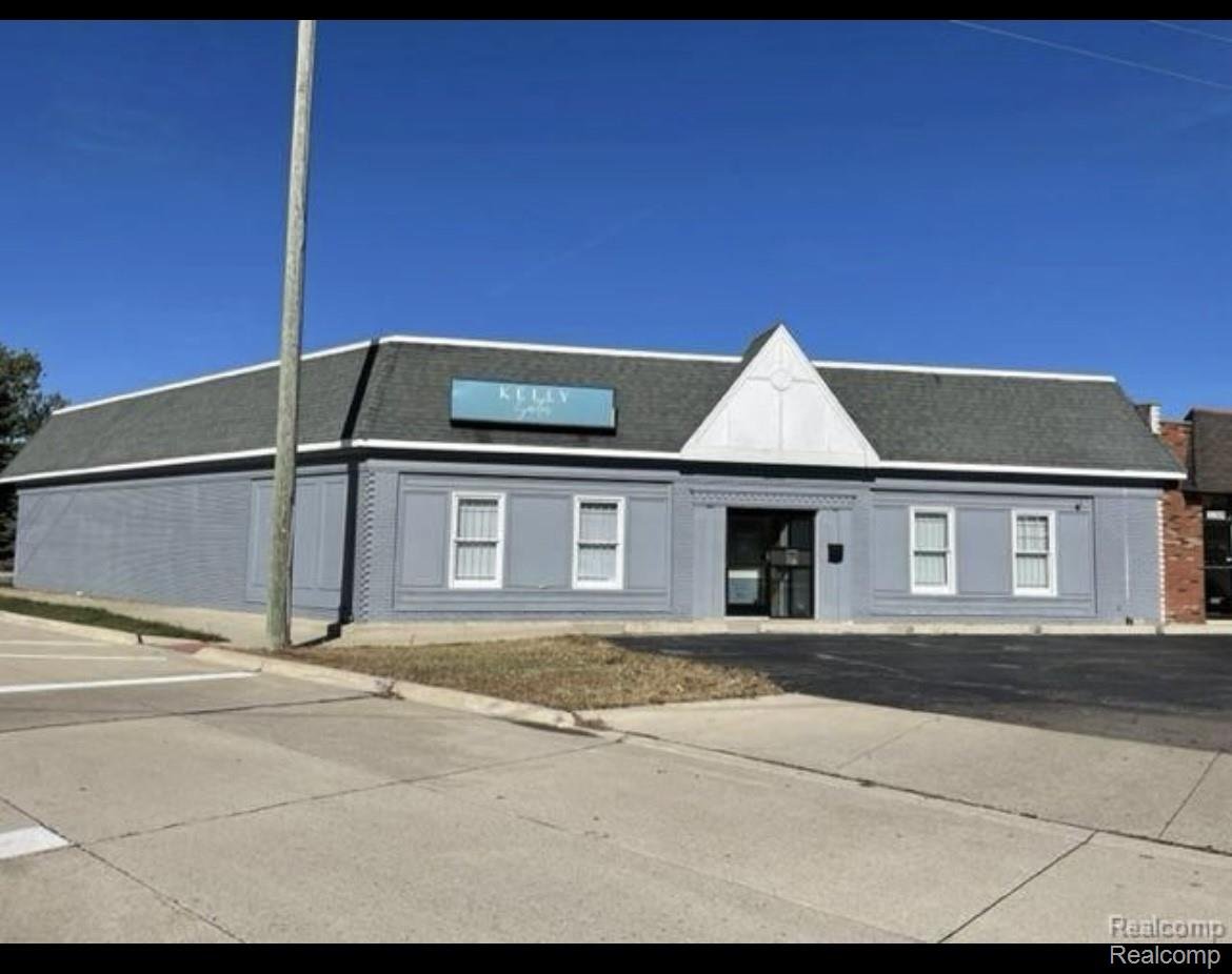 22301 Kelly Rd, Eastpointe, MI 48021