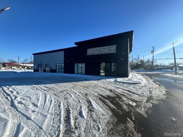 111 W Genesee St, Lapeer, MI 48446