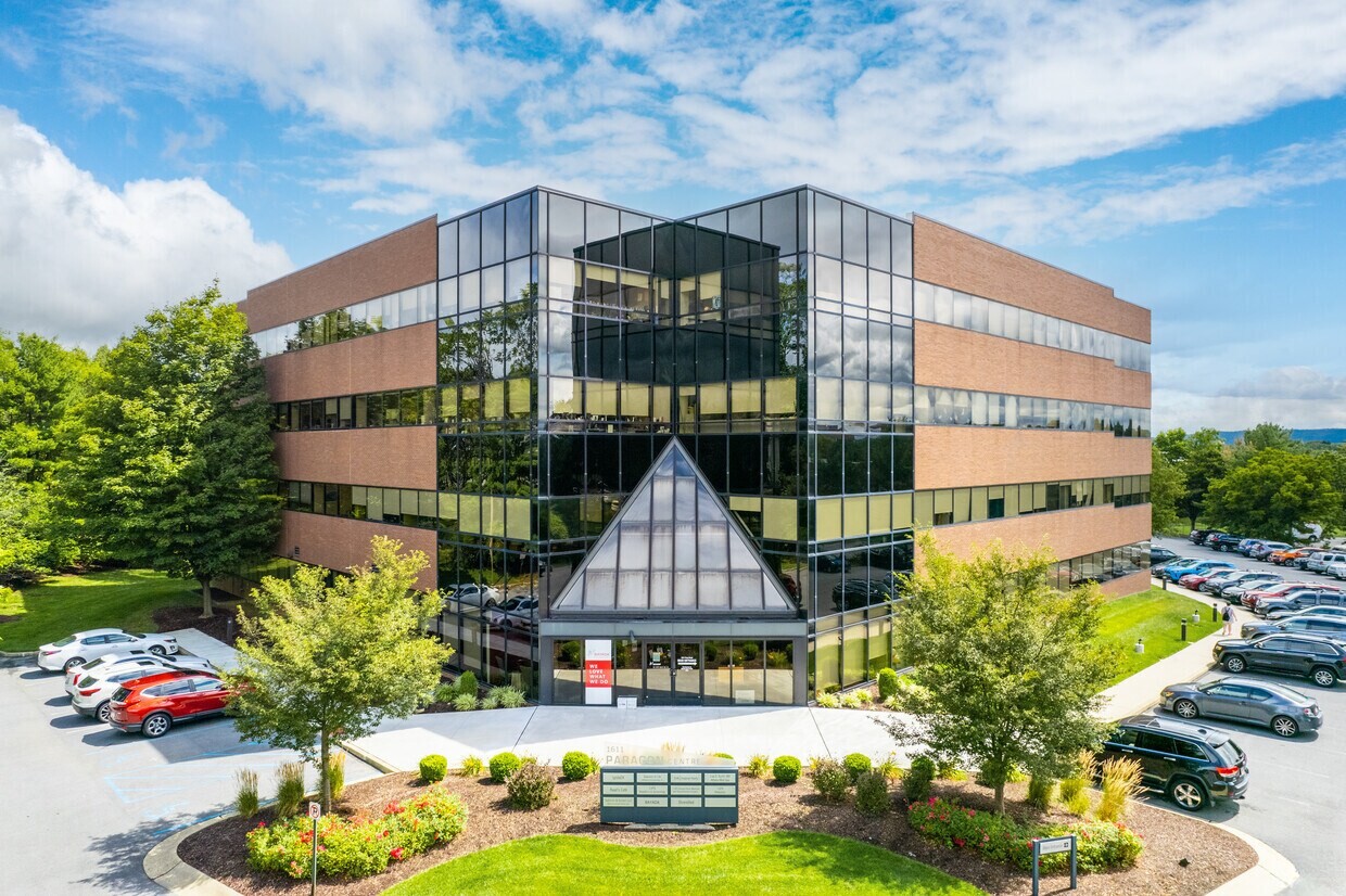 1611 Pond Rd, Allentown, PA 18104