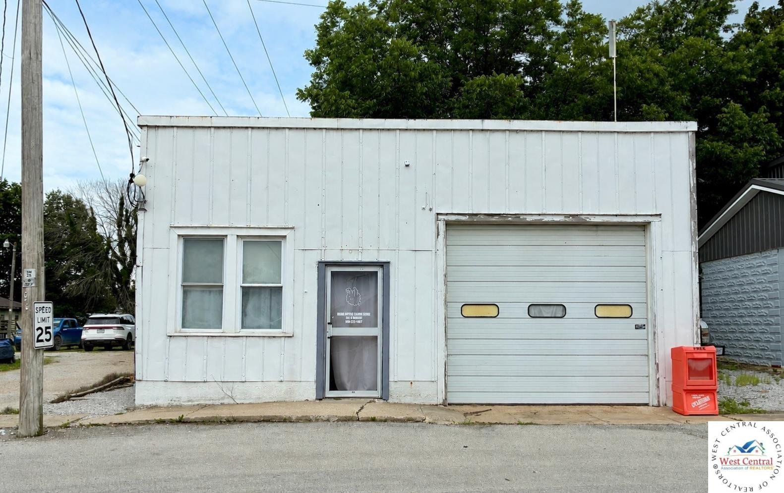 102 S Walnut Ave, Smithton, MO 65350