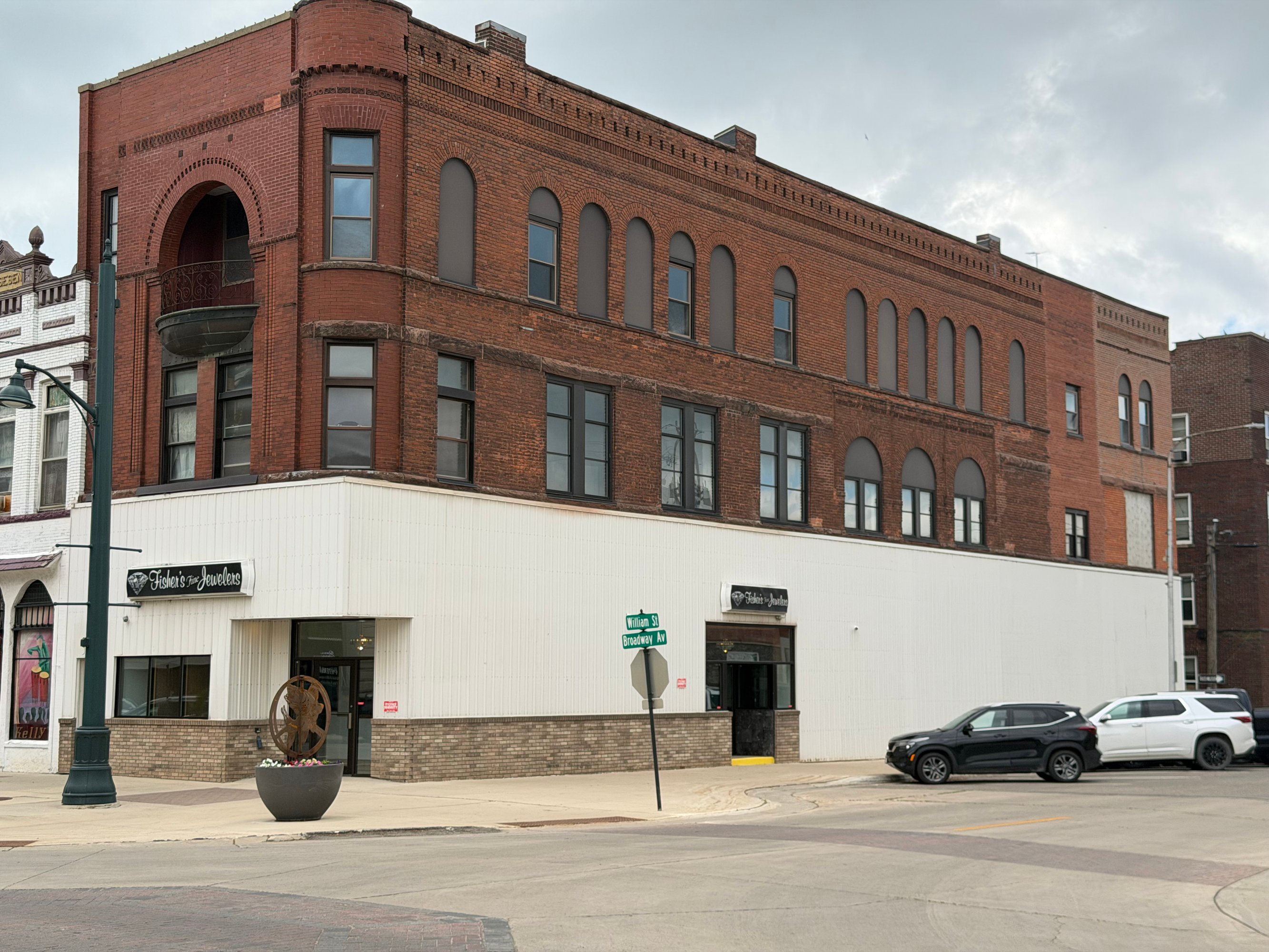 202 S Broadway Ave, Albert Lea, MN 56007