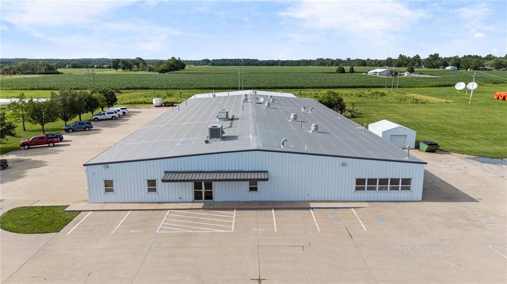 900 W Miller Rd, Iola, KS 66749