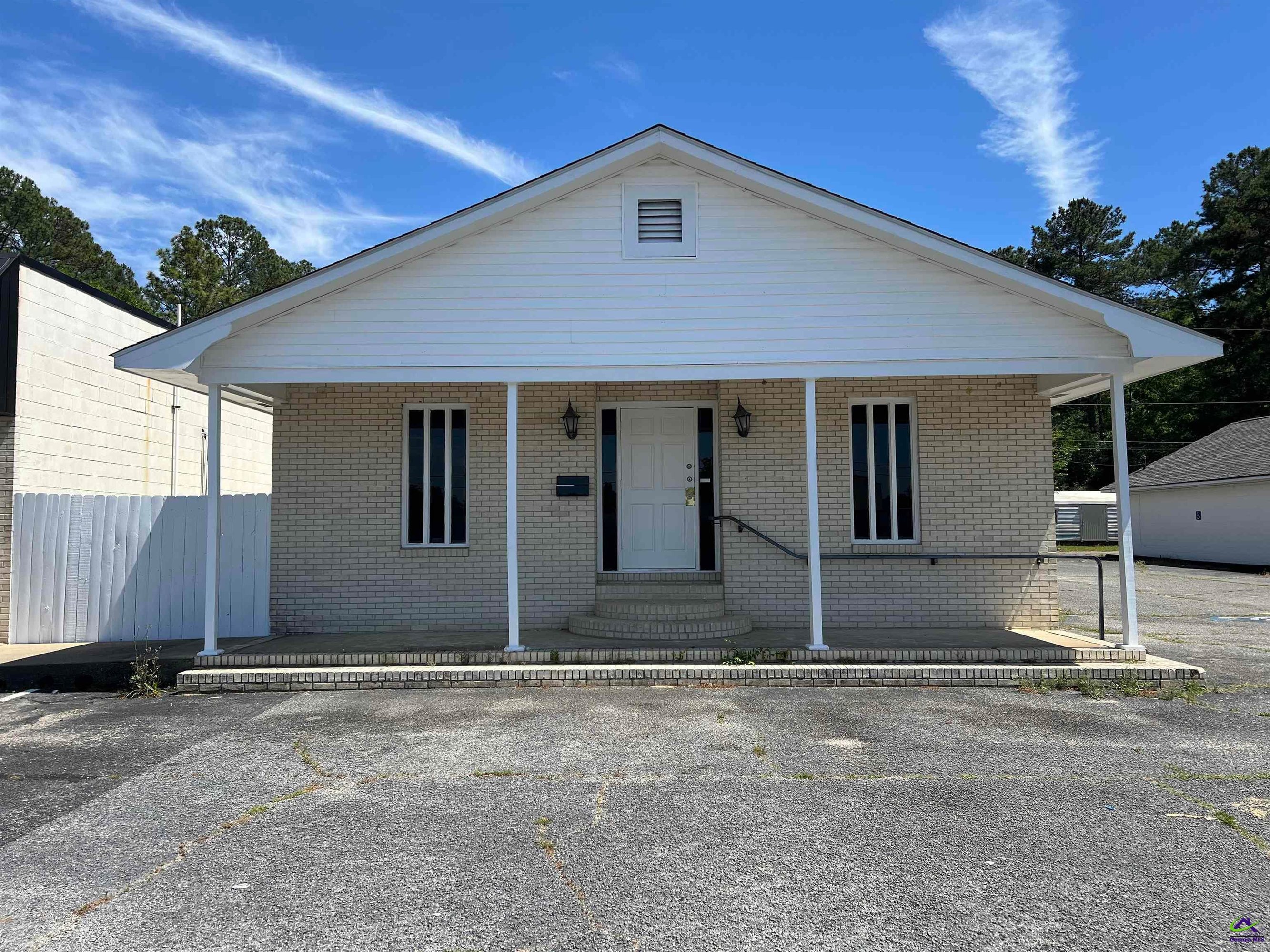 148 E Peacock St, Cochran, GA 31014