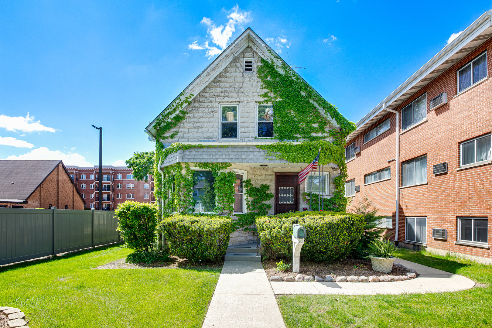 422 W Wesley St, Wheaton, IL 60187