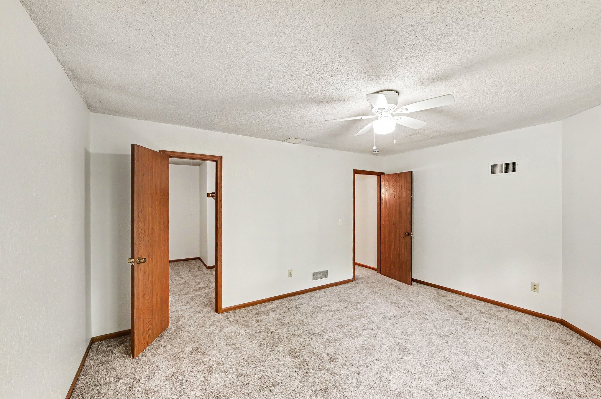 8215 N EVERTON AVE Kansas City MO 64152-1995 APN: 20-10-11-400-001-002 ...