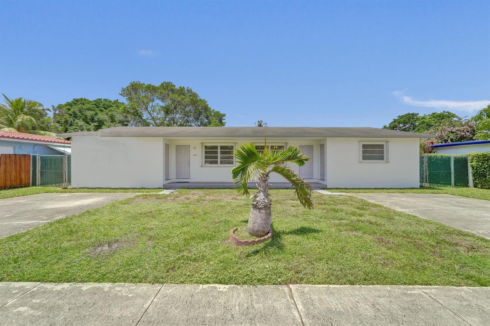 5830 Garfield St, Hollywood, FL 33021