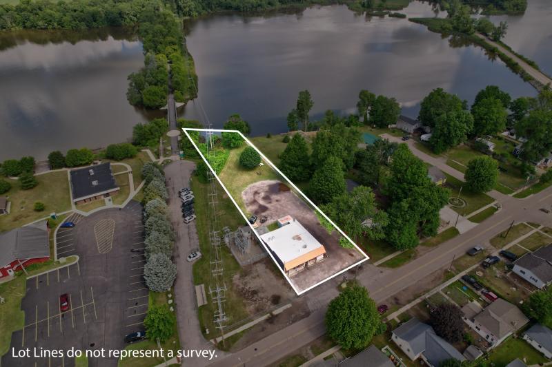 4586 Water St, Columbiaville, MI 48421