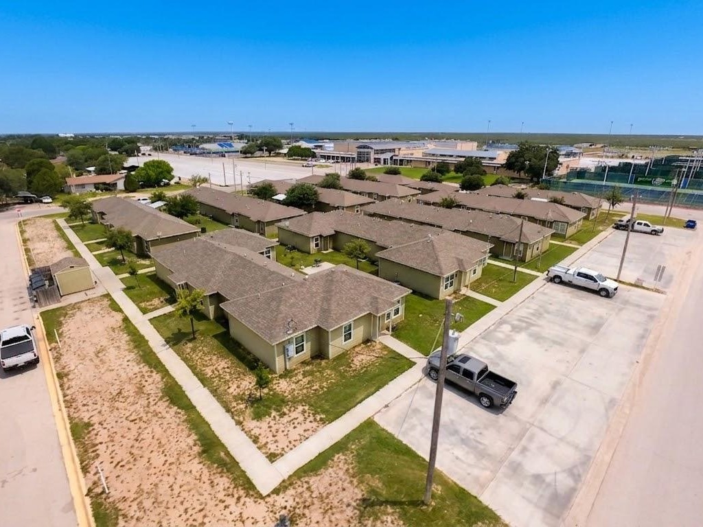 1306 East 12Th St, Big Lake, TX 76932