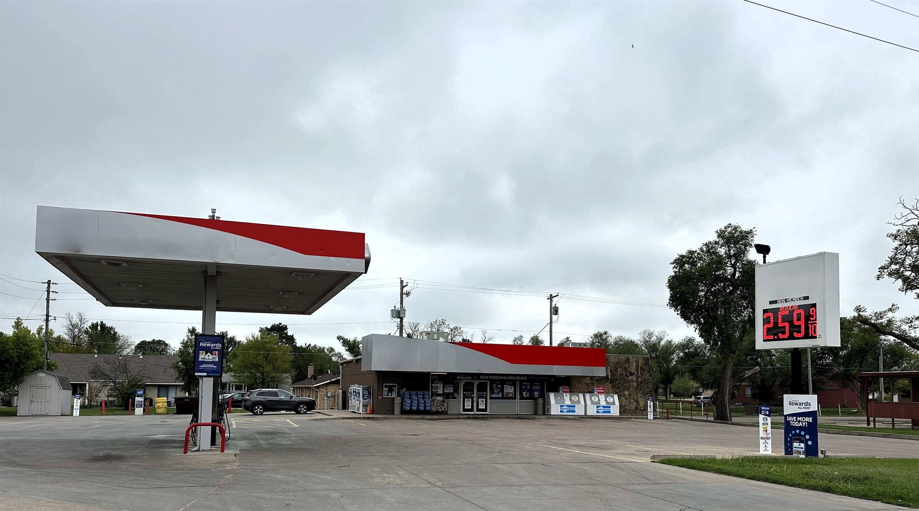 3907 Broadway Ave, Great Bend, KS 67530