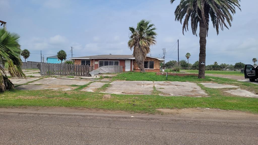 1805 Broadway St, Rockport, TX 78382