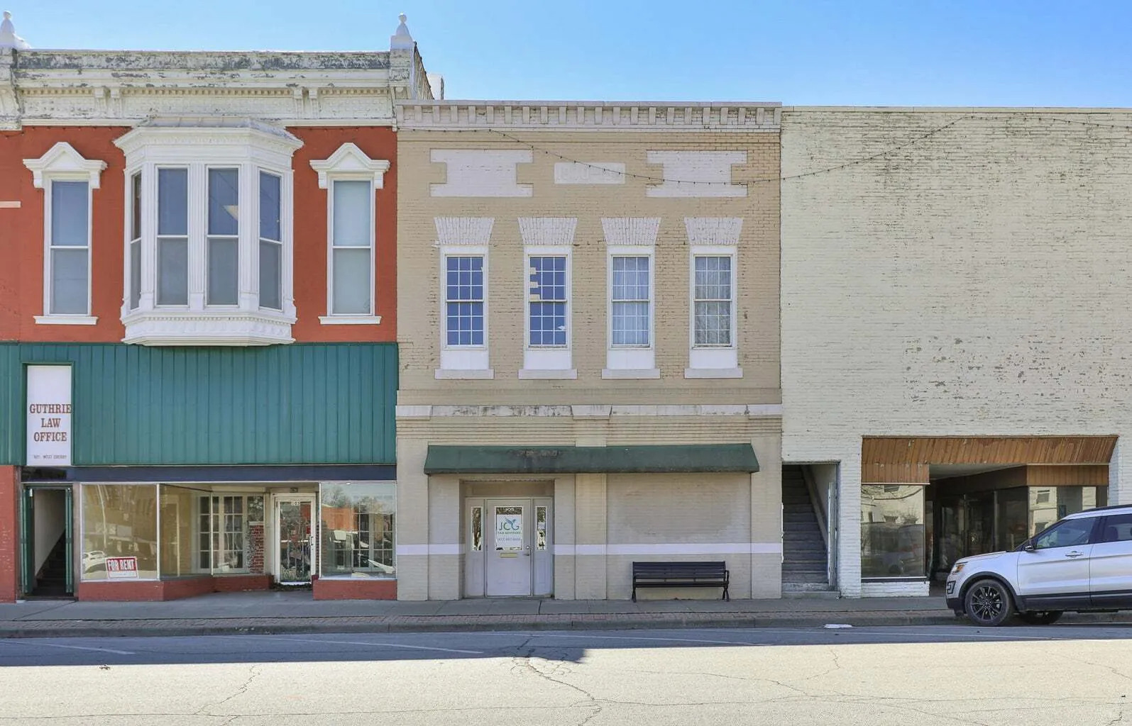 105 W Cherry St, Nevada, MO 64772
