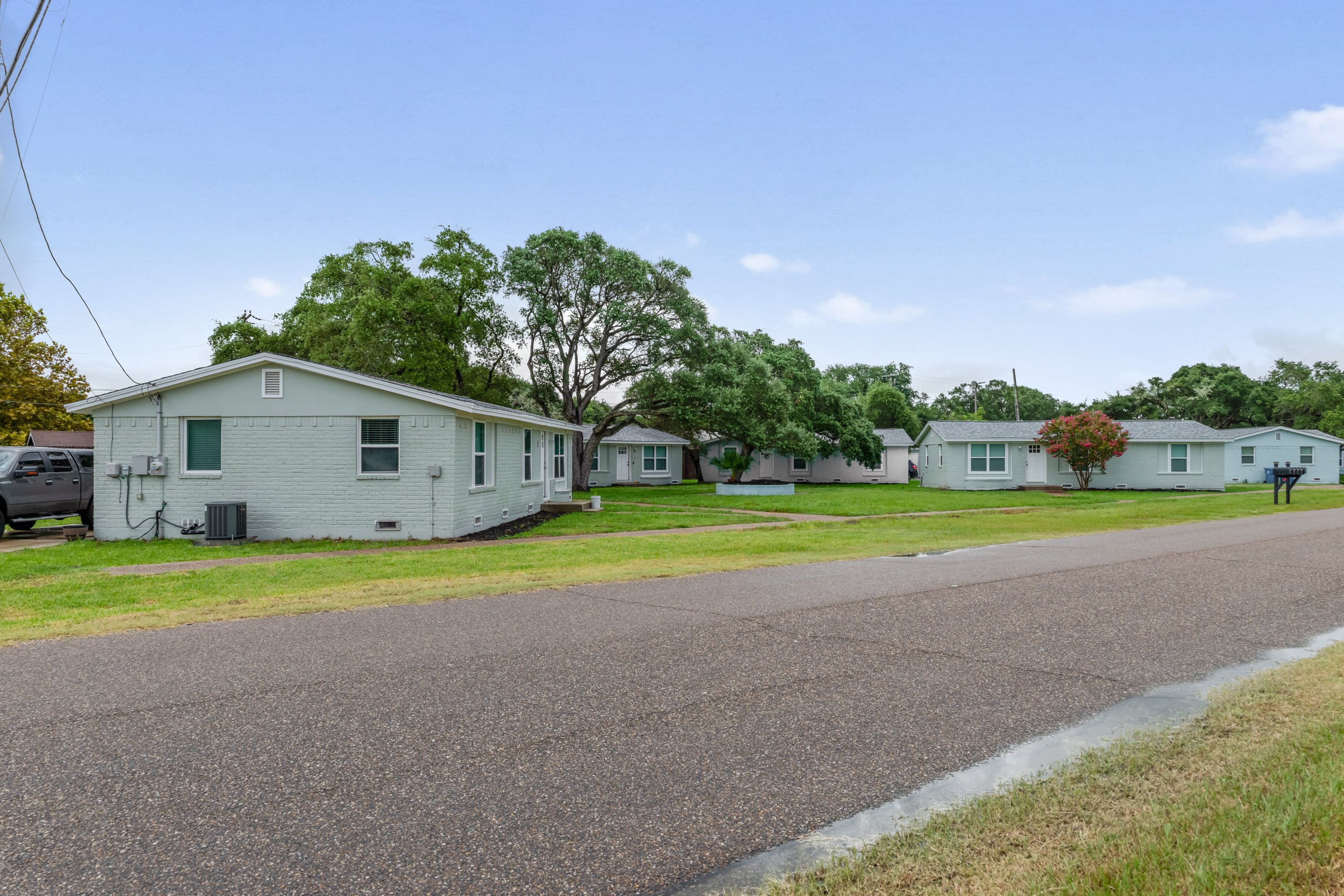 1300 N Live Oak St, Rockport, TX 78382