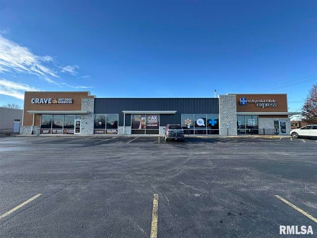 1411 Kimberly Rd, Bettendorf, IA 52722