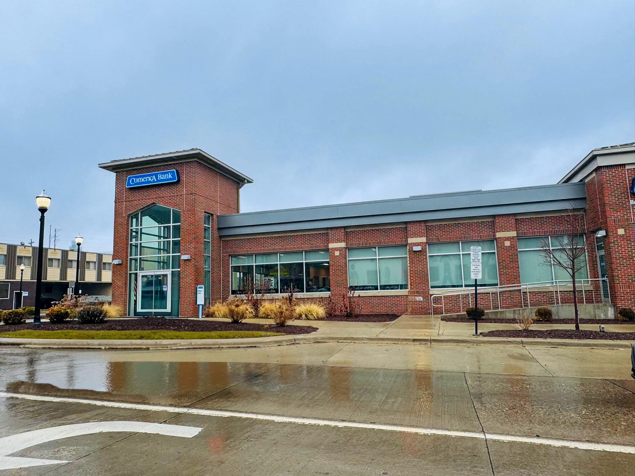 301 N Jackson St, Jackson, MI 49201