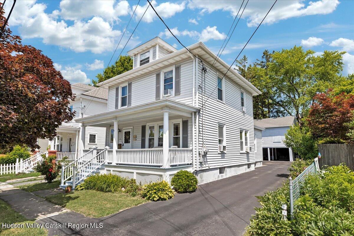 10 Oakwood Blvd, Hudson, NY 12534