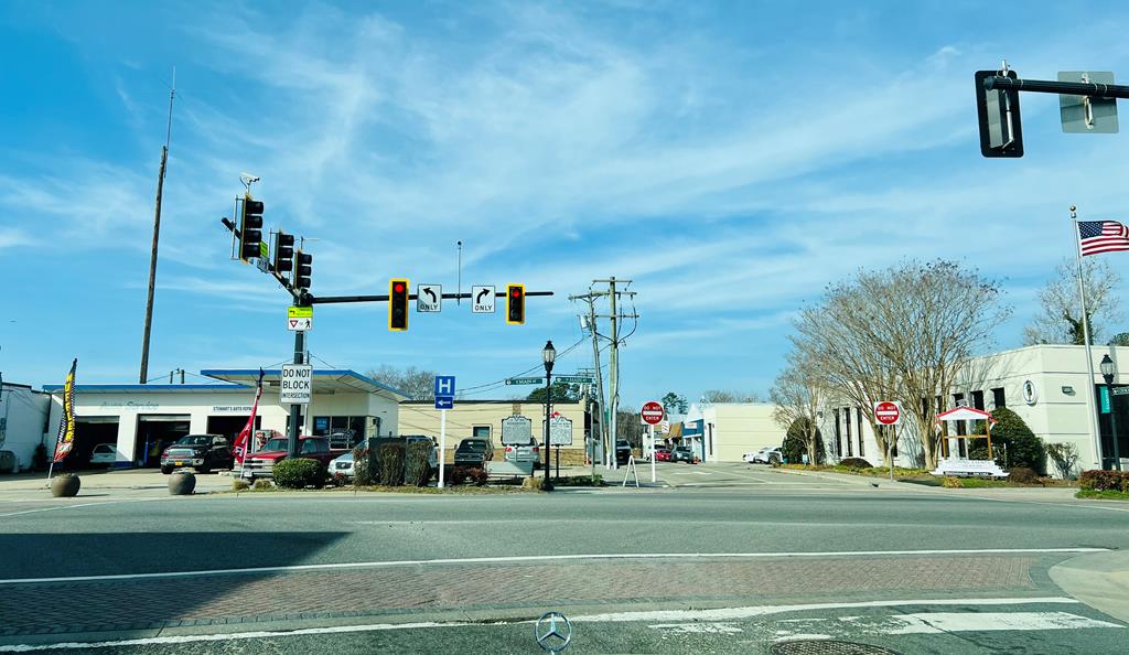 1 S Main St, Kilmarnock, VA 22482