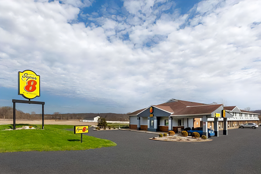 299 Adena Dr, Newcomerstown, OH 43832