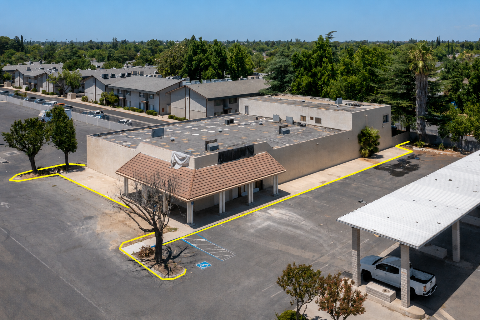 4309 Cedar Ave, Fresno, CA 93726-3713