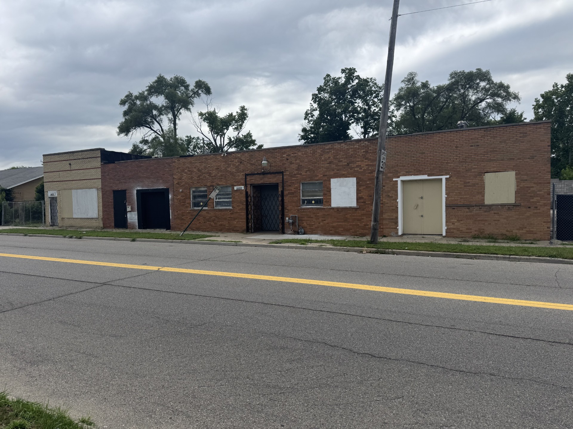 20237 John R St, Highland Park, MI 48203-1137