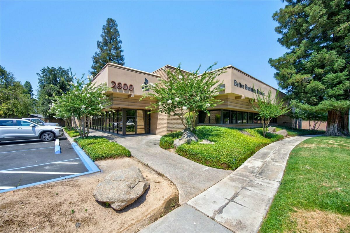 2610 W Shaw Ln, Fresno, CA 93711