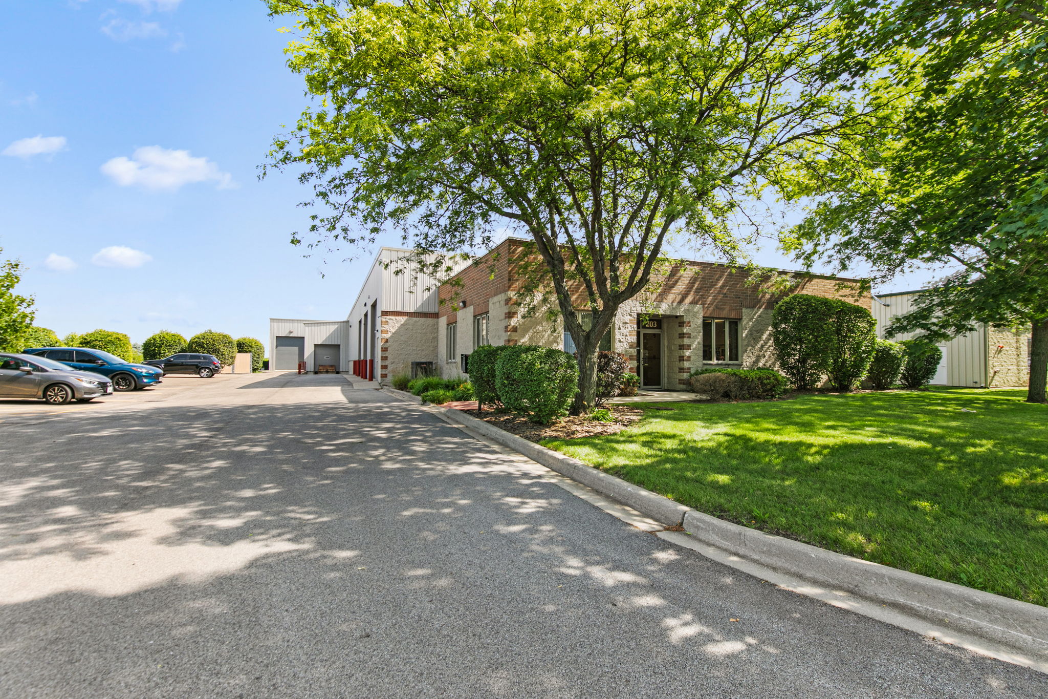 203 Commercial Dr, Yorkville, IL 60560