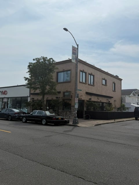 906 W Beech St, Long Beach, NY 11561