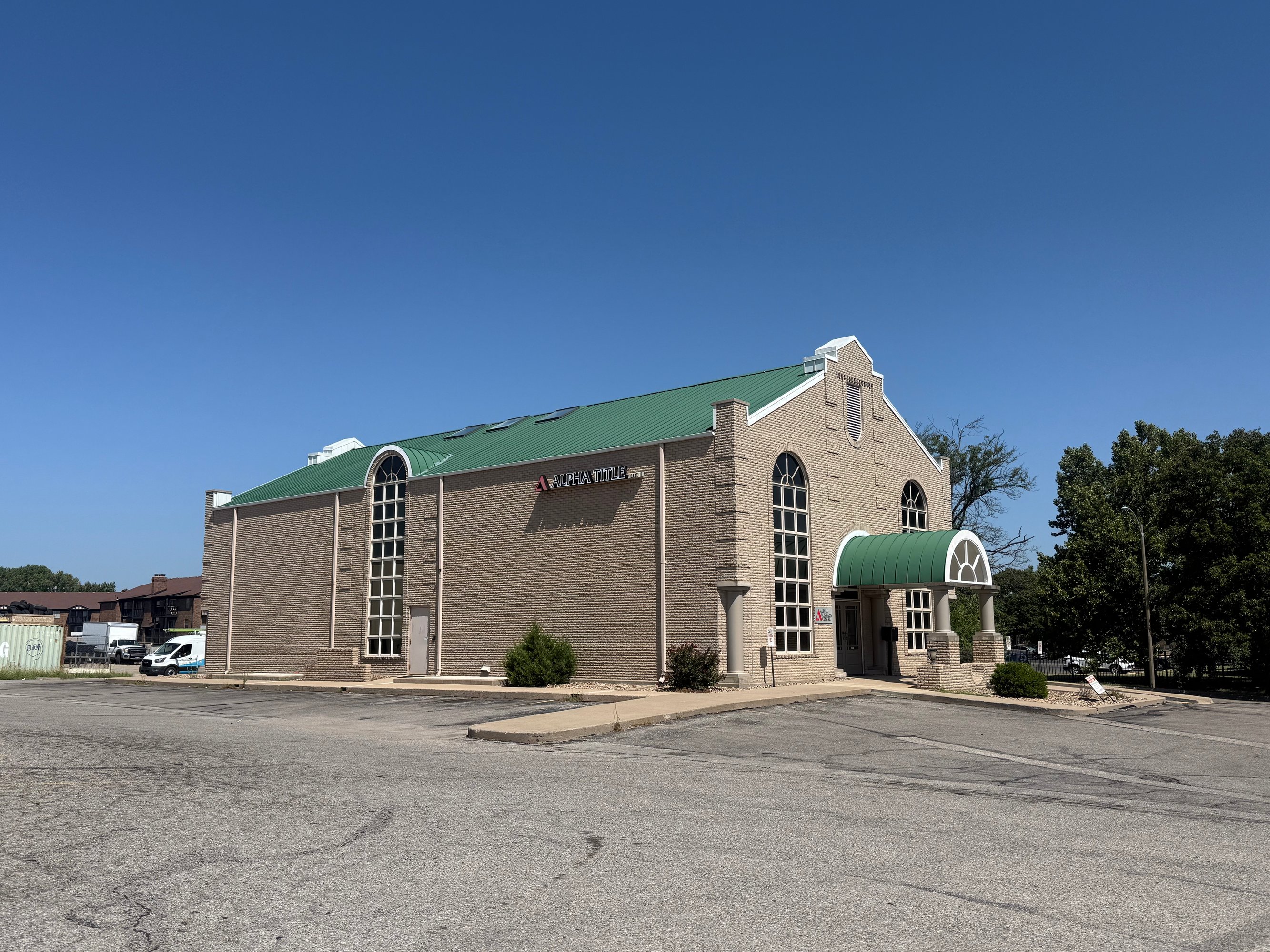 2251 North Woodlawn Blvd, Wichita, KS 67220
