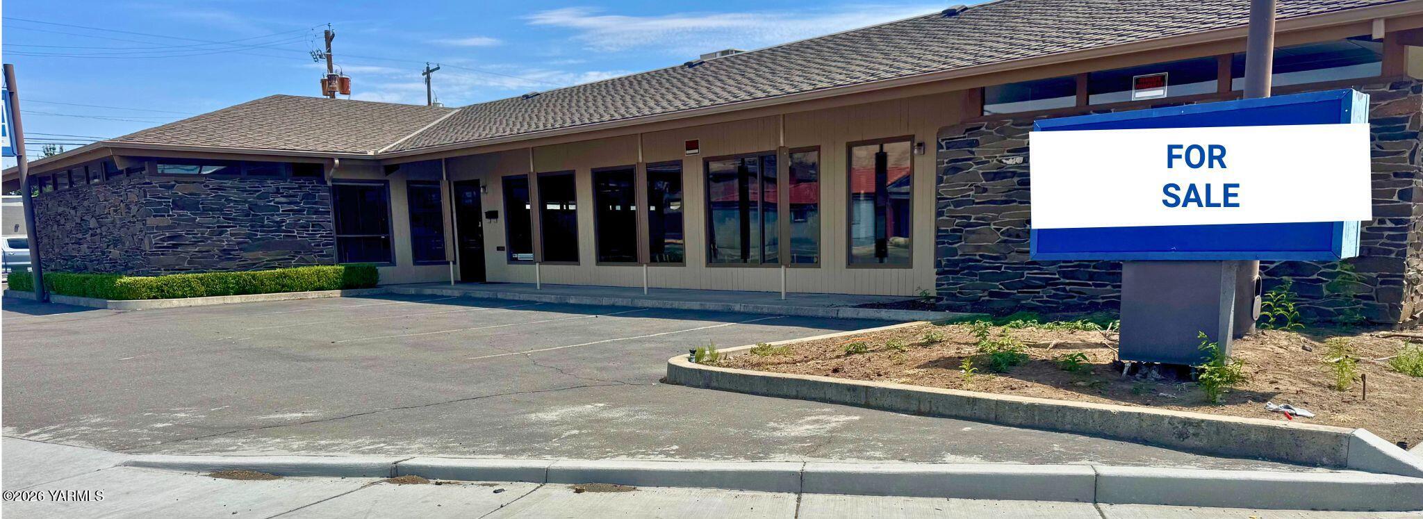 415 N 1St St, Yakima, WA 98901