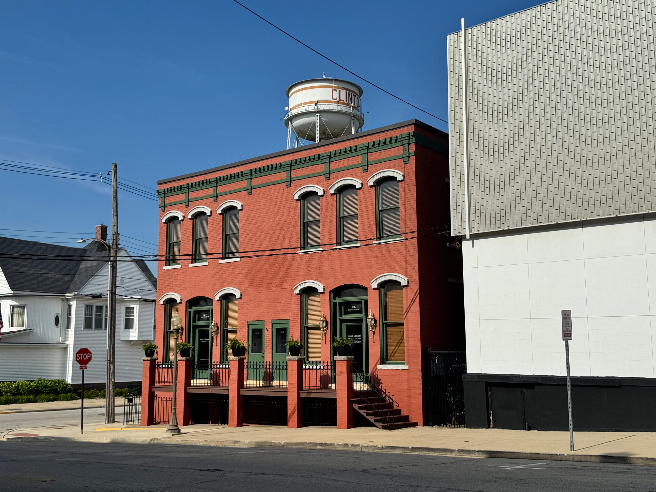 121 South Center St, Clinton, IL 61727
