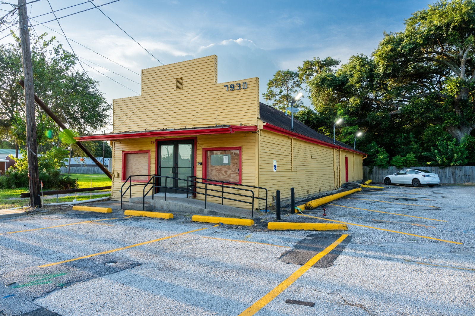 7930 Highway 6, Hitchcock, TX 77563