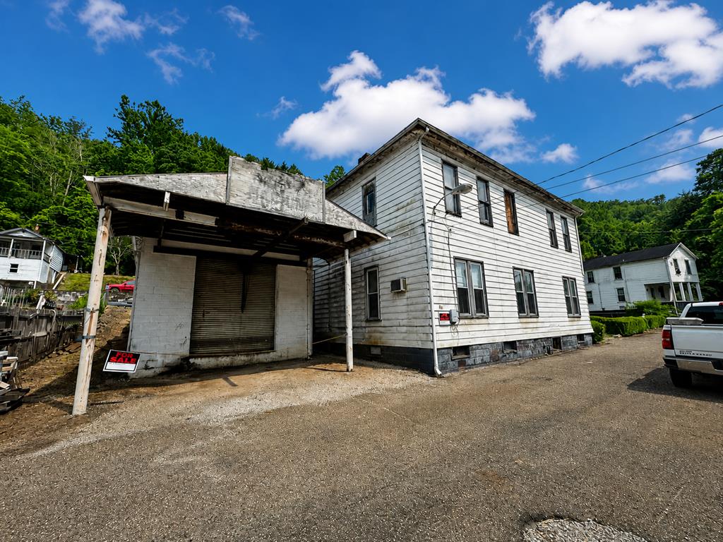76 Roosevelt Ave, Benwood, WV 26031