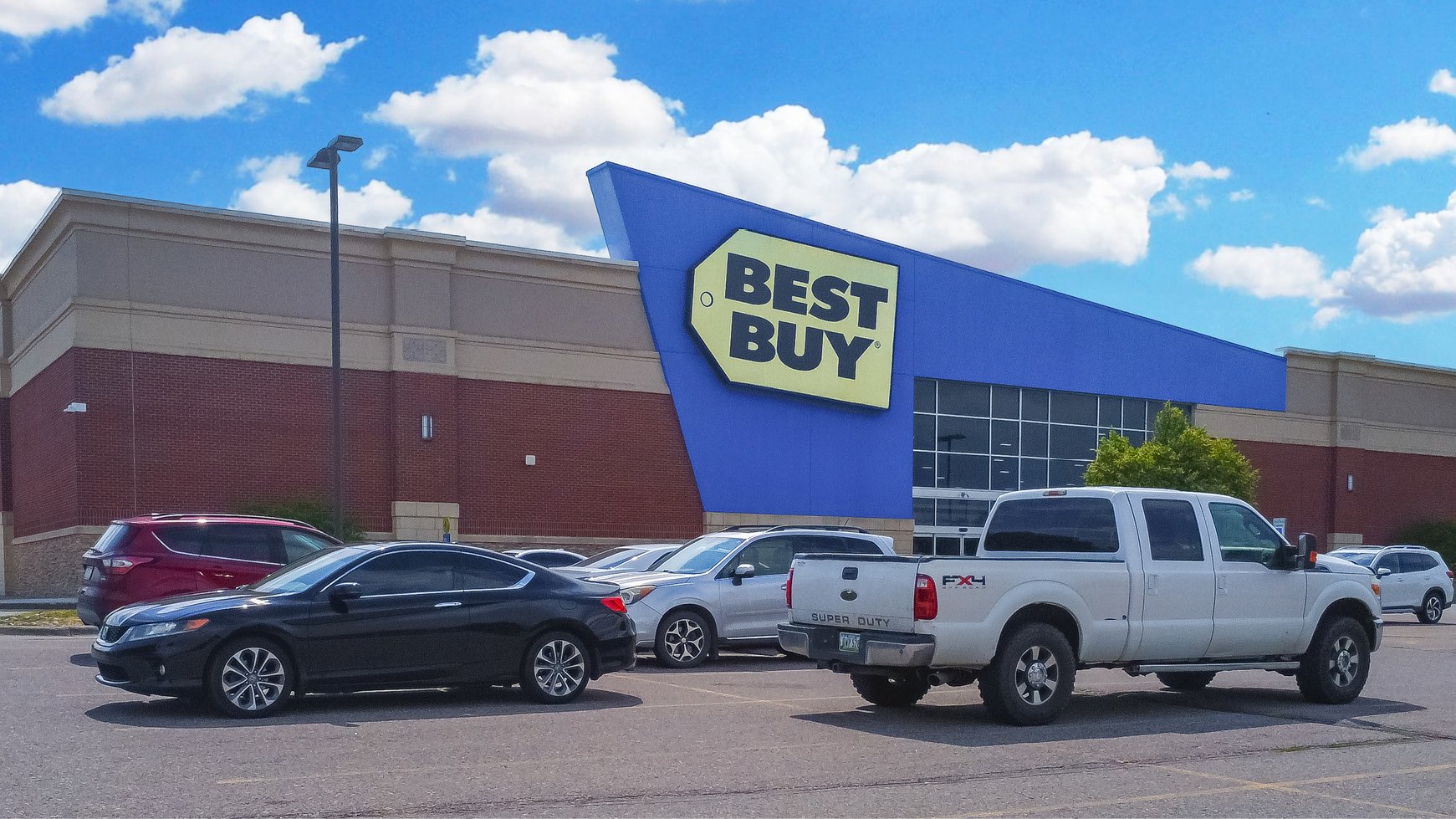 4730 Sergeant Rd, Sioux City, IA 51106