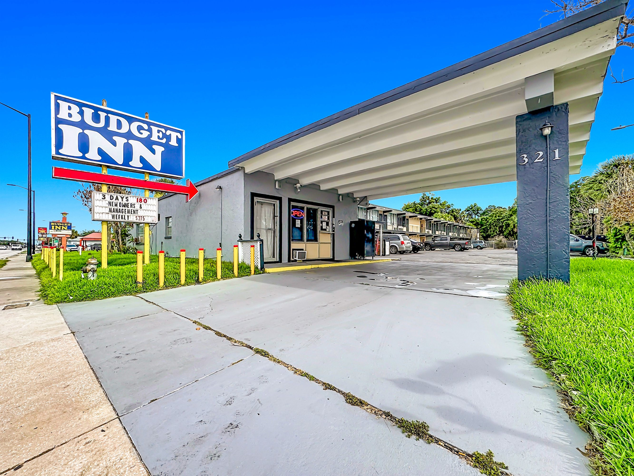 321 E Vine St, Kissimmee, FL 34741