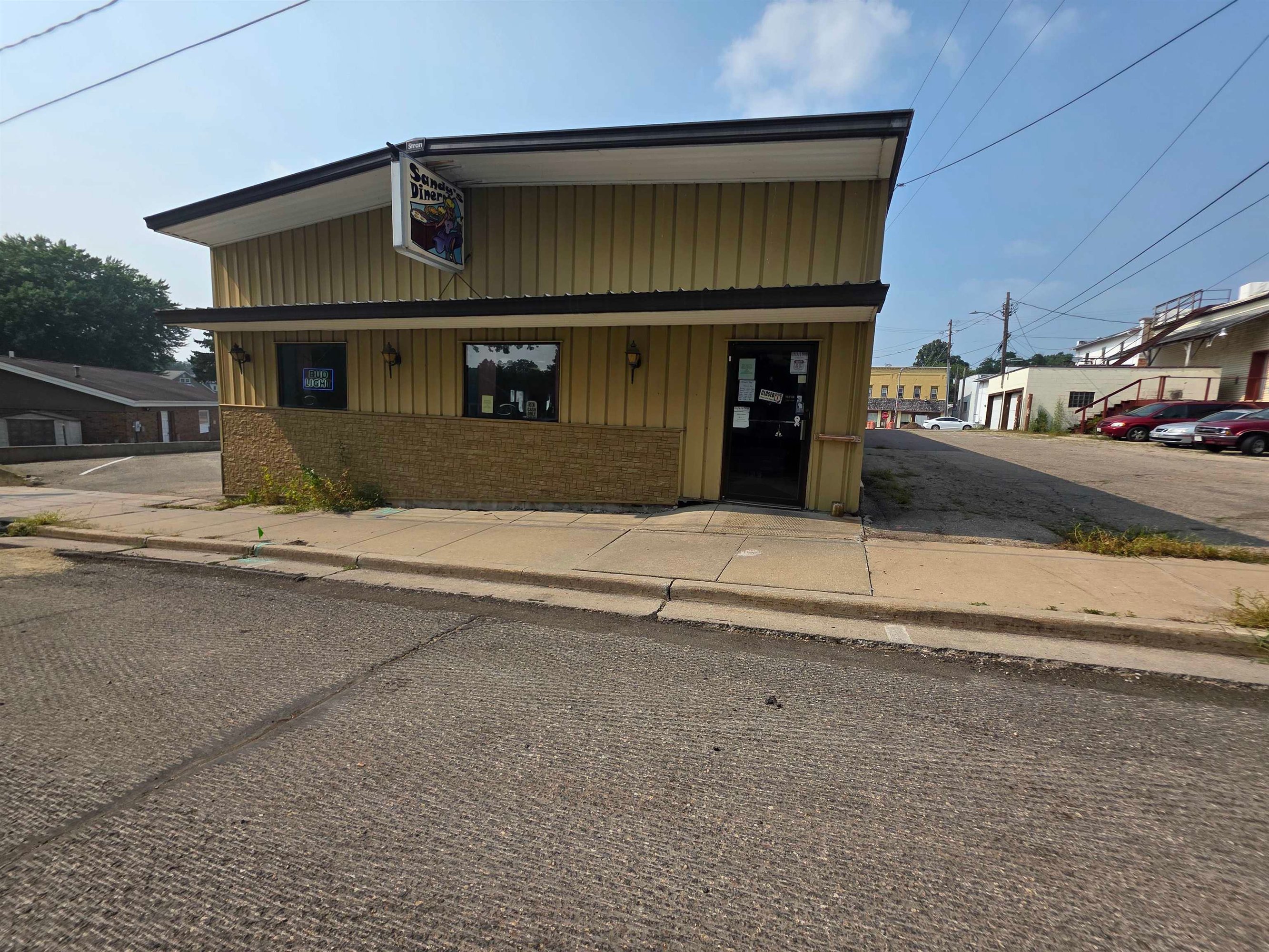 51 Water St, Markesan, WI 53946-8586