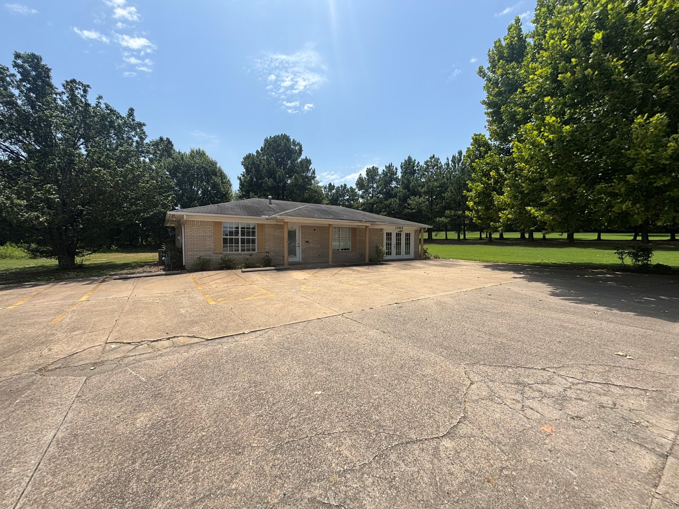 1305 West Center St, Greenwood, AR 72936
