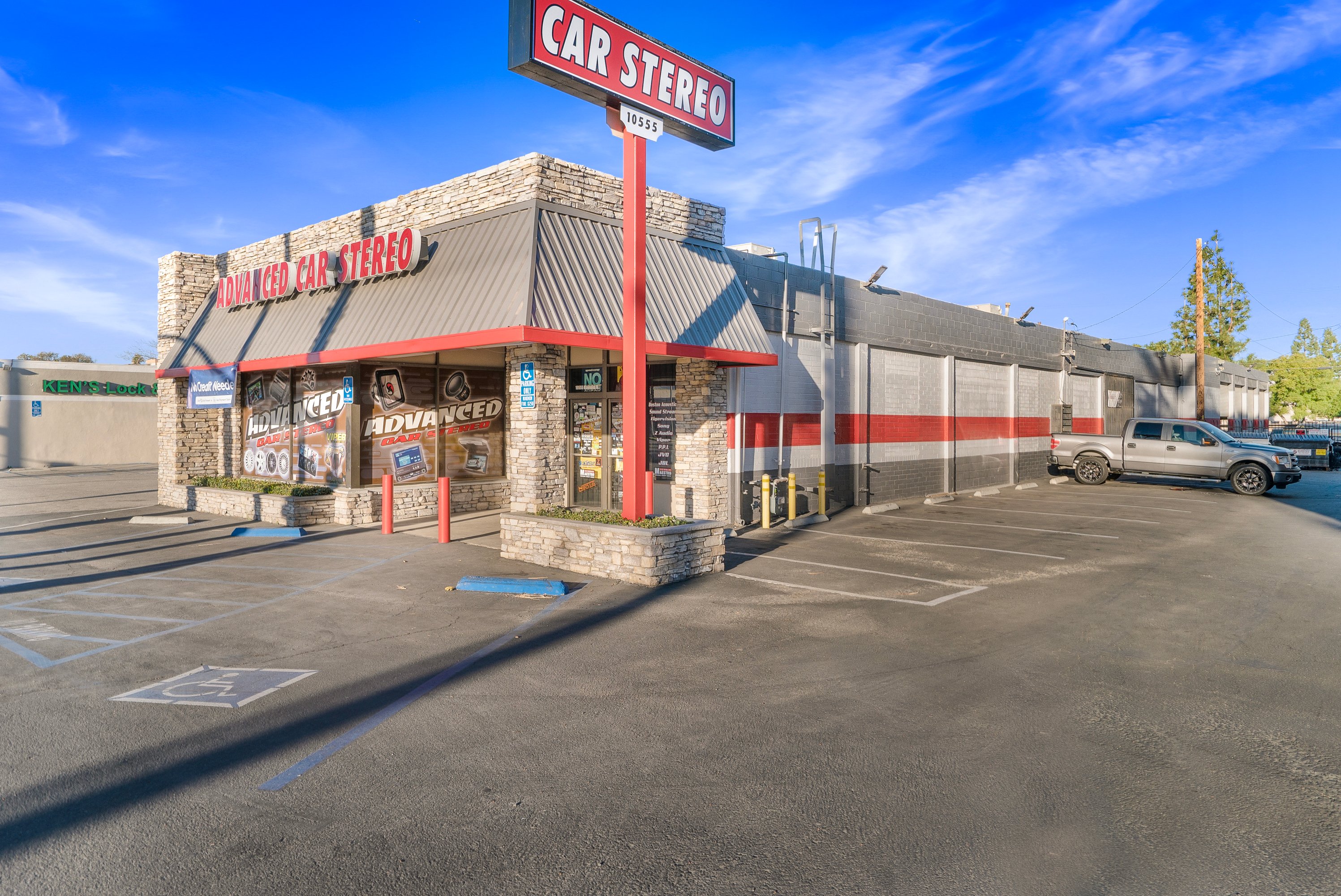 10555 Magnolia Ave, Riverside, CA 92505