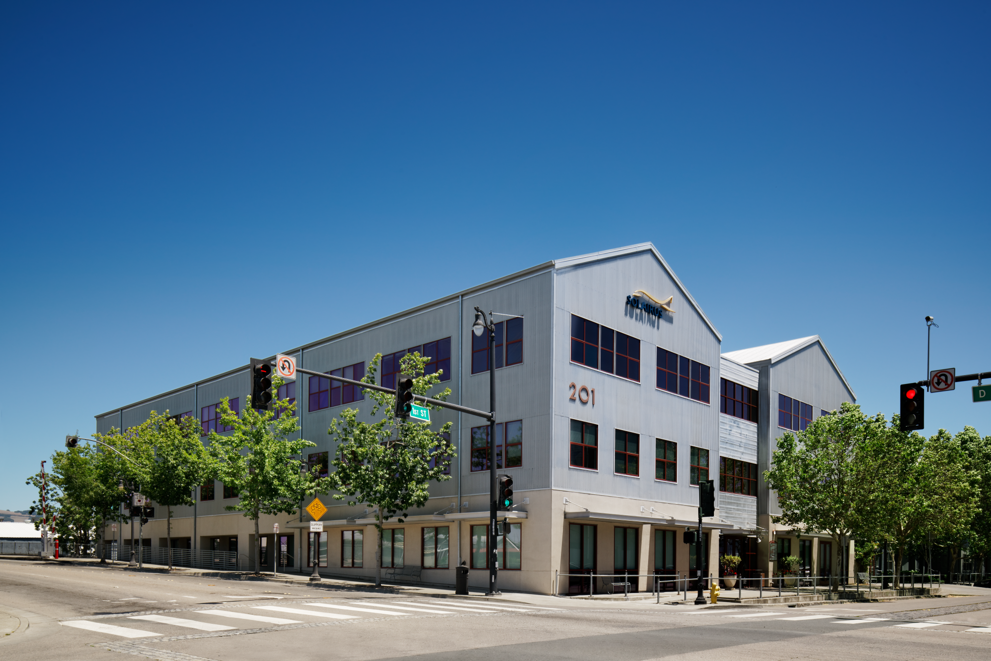201 1St St, Petaluma, CA 07206